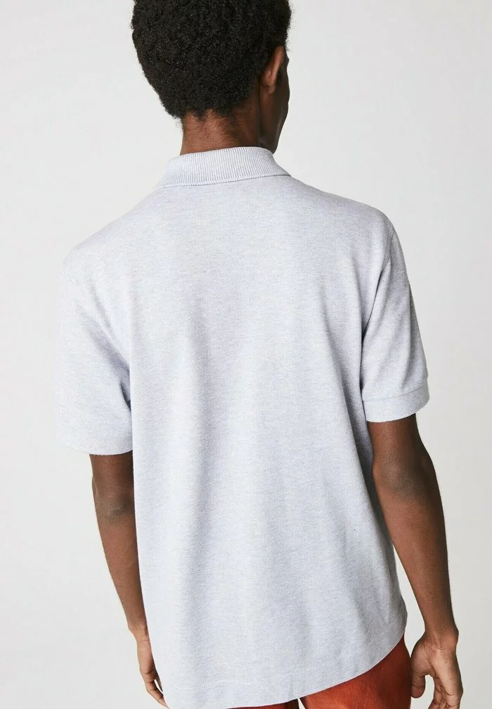 Lacoste Polo - Gris Chine 2 Lacoste Polo - Gris Chine – Image 2