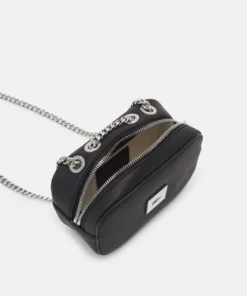 Lacoste Sac Bandoulière - Noir 7 Lacoste Sac Bandoulière - Noir -Lacoste Soldes Magasin 05085627db1b427e9952d00e7890500b