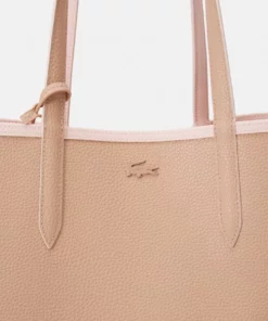 Lacoste Sac à Main - Chair Amande 12 Lacoste Sac à Main - Chair Amande -Lacoste Soldes Magasin 06eed9df84e242dd8f051b13c5ff67f2