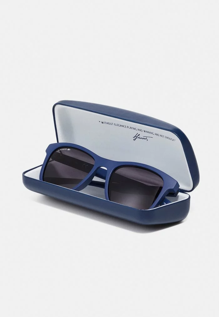 Lacoste UNISEX - Lunettes De Soleil - Matte Dark Blue 3 Lacoste UNISEX - Lunettes De Soleil - Matte Dark Blue – Image 3