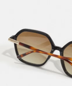 Lacoste Lunettes De Soleil - Black 7 Lacoste Lunettes De Soleil - Black -Lacoste Soldes Magasin 118399f783174f5e900d0bb13e92eb0b