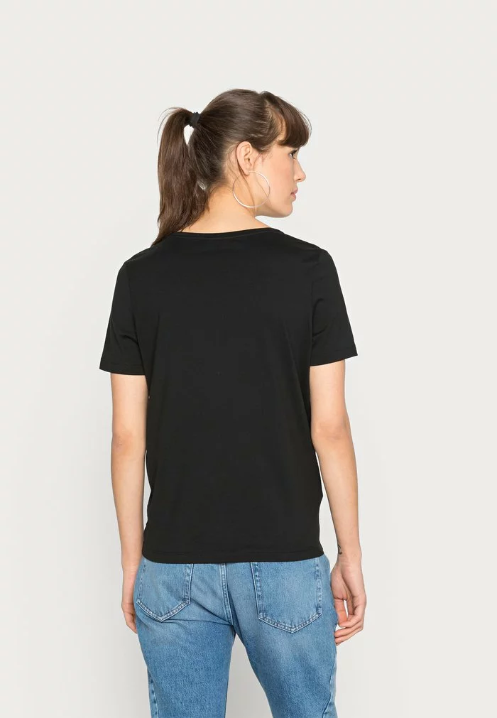 Lacoste T-shirt Basique - Black 3 Lacoste T-shirt Basique - Black – Image 3