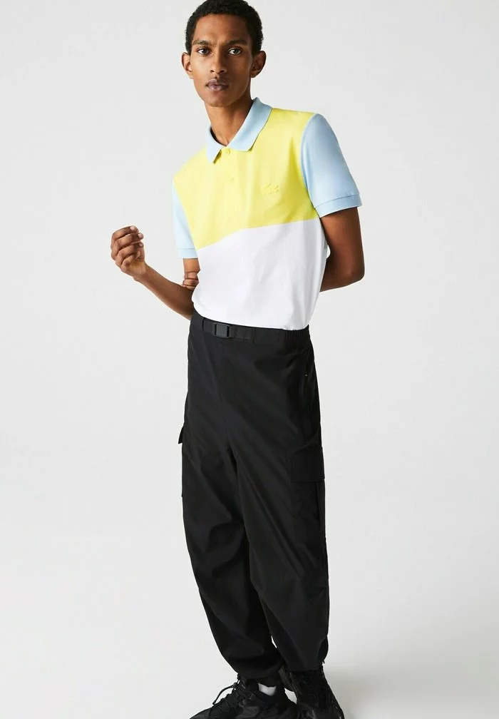 Lacoste Polo - Blanc / Jaune / Bleu Clair 2 Lacoste Polo - Blanc / Jaune / Bleu Clair – Image 2