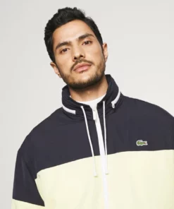 Lacoste BH8063 - Veste Mi-saison - Navy Blue/yellow 13 Lacoste BH8063 - Veste Mi-saison - Navy Blue/yellow -Lacoste Soldes Magasin 1ae6940917bd4cabb43be125b94580a2