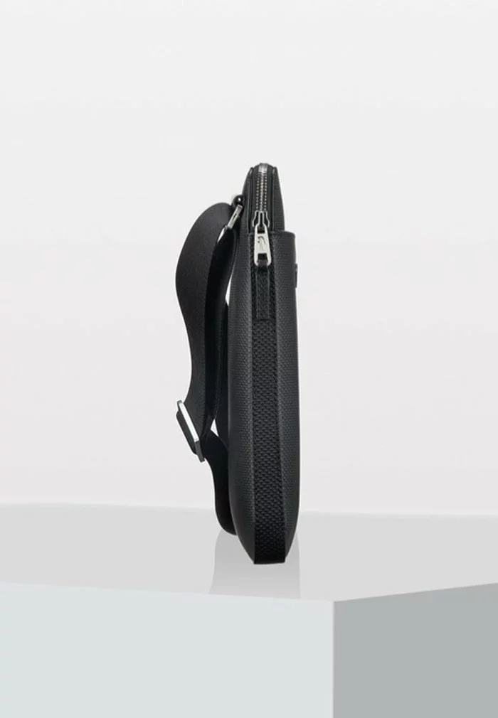 Lacoste CHANTACO - Sacoche D'appareil Photo - Black 4 Lacoste CHANTACO - Sacoche D'appareil Photo - Black – Image 4