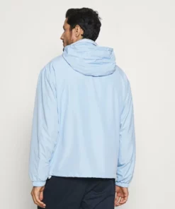 Lacoste Veste Légère - Light Blue 10 Lacoste Veste Légère - Light Blue -Lacoste Soldes Magasin 1d122c7acad4434b94e0afda20defc50