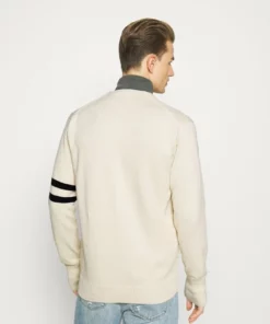 Lacoste Gilet - Naturel Clair 8 Lacoste Gilet - Naturel Clair -Lacoste Soldes Magasin 1e02978f96e1445ba01252a9e87251d9