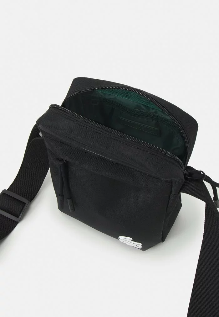 Lacoste UNISEX EXCLUSIVE - Sac Bandoulière - Noir Blanc 3 Lacoste UNISEX EXCLUSIVE - Sac Bandoulière - Noir Blanc – Image 3