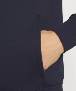 Lacoste Sweat à Capuche Zippé - Navy Blue 11 Lacoste Sweat à Capuche Zippé - Navy Blue -Lacoste Soldes Magasin 2a12e0097f5a439a92dfa3a8cc362556