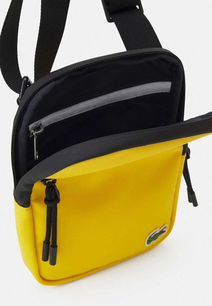 Lacoste UNISEX - Sac Bandoulière - Genet Noir 3 Lacoste UNISEX - Sac Bandoulière - Genet Noir – Image 3