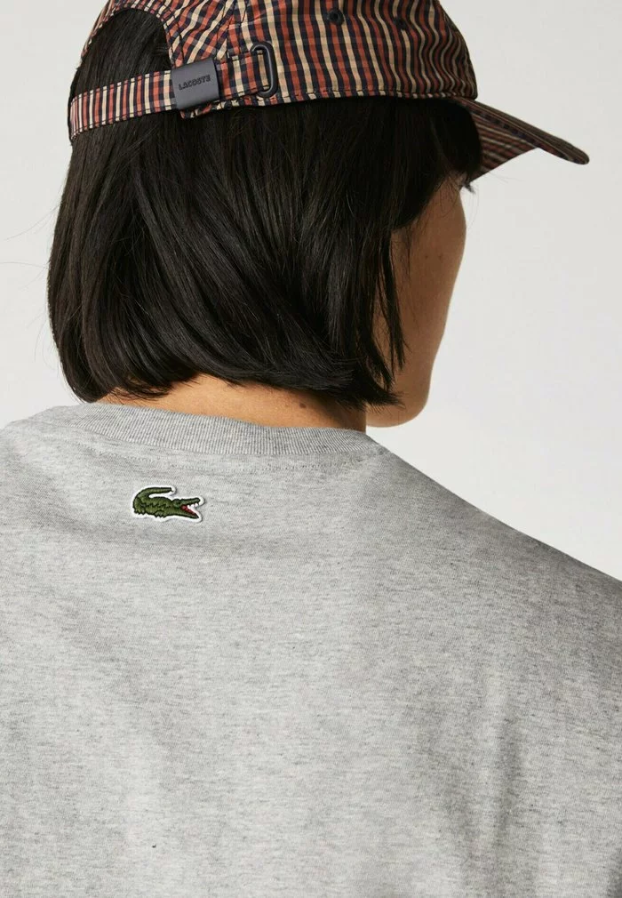 Lacoste T-shirt Imprimé - Gris Chine 4 Lacoste T-shirt Imprimé - Gris Chine – Image 4