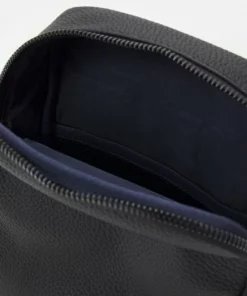 Lacoste SOFT MATE - Sac Bandoulière - Noir 6 Lacoste SOFT MATE - Sac Bandoulière - Noir -Lacoste Soldes Magasin 39c4ebf7d03440dbbe492caccaf7b77c