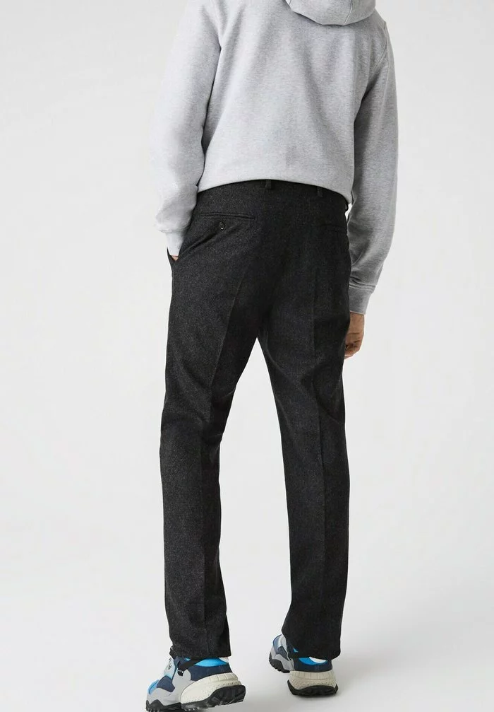 Lacoste Chino - Gris 2 Lacoste Chino - Gris – Image 2