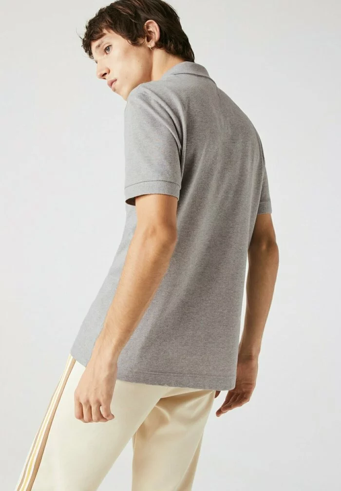 Lacoste Polo - Gris Chine 2 Lacoste Polo - Gris Chine – Image 2