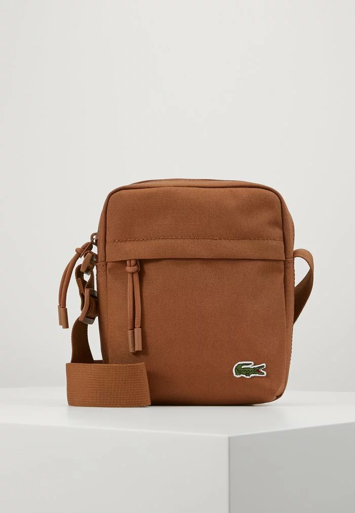 Lacoste VERTICAL CAMERA BAG - Sac Bandoulière - Otter 1 Lacoste VERTICAL CAMERA BAG - Sac Bandoulière - Otter