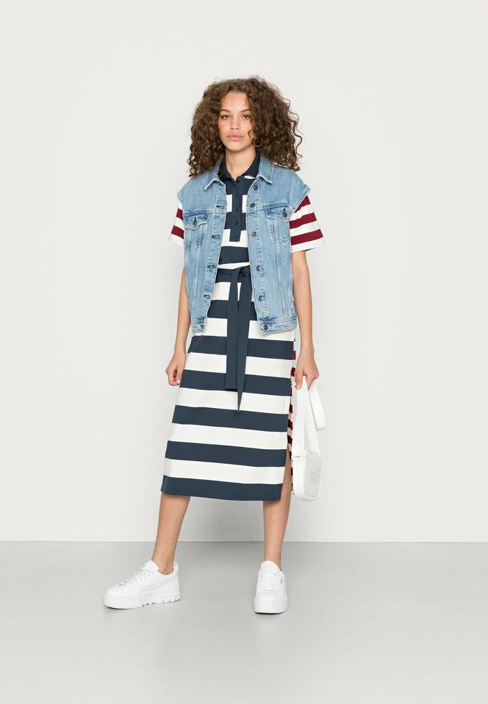 Lacoste Robe En Jersey - Mynah/flour Pinot 2 Lacoste Robe En Jersey - Mynah/flour Pinot – Image 2