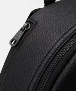 Lacoste FLAT BACKPACK UNISEX - Sac à Dos - Noir -Lacoste Soldes Magasin 49231e1b1c6f46e28849d57bba19d880