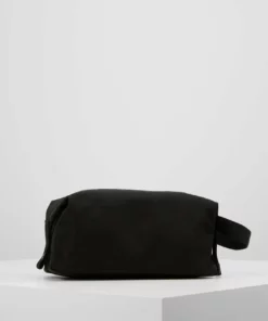 Lacoste NEOCROC - Trousse De Toilette - Black -Lacoste Soldes Magasin 4c87ffda95cf4f3fbe9b8aff0dc4ba88