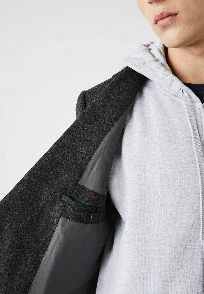 Lacoste Blazer - Gris 3 Lacoste Blazer - Gris – Image 3