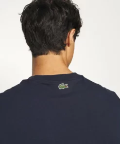 Lacoste T-shirt Imprimé - Marine 11 Lacoste T-shirt Imprimé - Marine -Lacoste Soldes Magasin 4f85dd8801a44f20a2d54e2be36e5b80