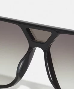 Lacoste UNISEX - Lunettes De Soleil - Onyx 9 Lacoste UNISEX - Lunettes De Soleil - Onyx -Lacoste Soldes Magasin 53a21707388341238d59b099925cc131