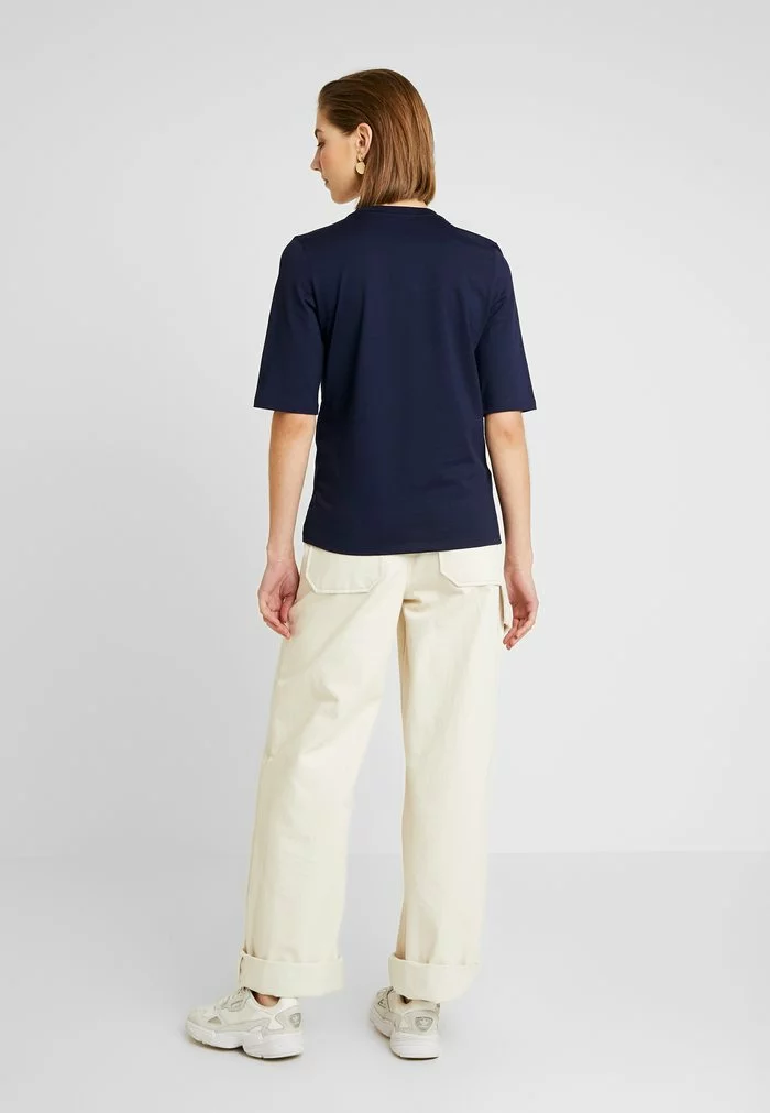Lacoste T-shirt Basique - Navy Blue 3 Lacoste T-shirt Basique - Navy Blue – Image 3