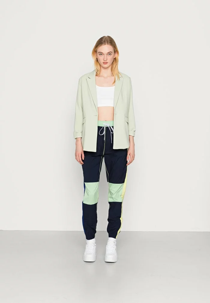 Lacoste Pantalon De Survêtement - Navy Blue/cosmic Limeira Wormwood 2 Lacoste Pantalon De Survêtement - Navy Blue/cosmic Limeira Wormwood – Image 2