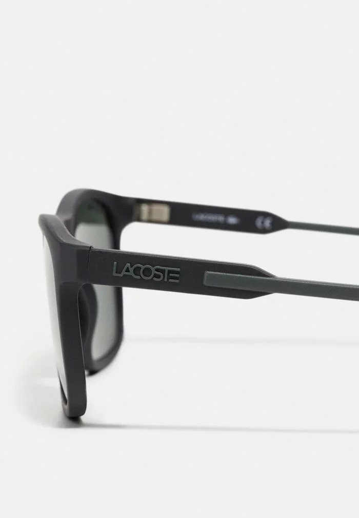 Lacoste Lunettes De Soleil - Matte Black/green 4 Lacoste Lunettes De Soleil - Matte Black/green – Image 4