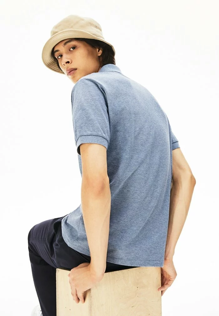 Lacoste Polo - Bleu Chine 2 Lacoste Polo - Bleu Chine – Image 2