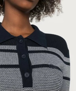 Lacoste Robe Pull - Navy Blue/flour 9 Lacoste Robe Pull - Navy Blue/flour -Lacoste Soldes Magasin 69686b4ee8ad4d0d9b395e6b67ed5a1b