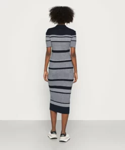 Lacoste Robe Pull - Navy Blue/flour 7 Lacoste Robe Pull - Navy Blue/flour -Lacoste Soldes Magasin 6c269fe81f7a4ee7ab688e73a8f97f6d