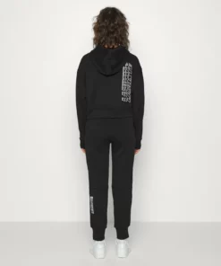 Lacoste EXCLUSIVE - Sweat à Capuche - Black 9 Lacoste EXCLUSIVE - Sweat à Capuche - Black -Lacoste Soldes Magasin 6d7279ea085f47b2a7d6c0f59b817fad