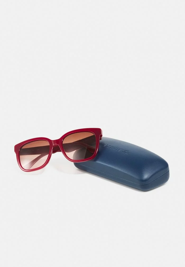 Lacoste Lunettes De Soleil - Opalin Burgundy 5 Lacoste Lunettes De Soleil - Opalin Burgundy – Image 5