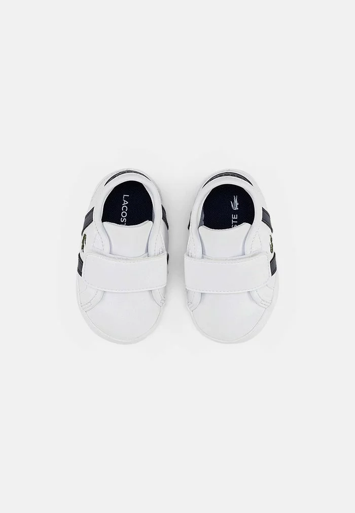 Lacoste SIDELINE CRIB CUB - Chaussons Pour Bébé - White/navy 4 Lacoste SIDELINE CRIB CUB - Chaussons Pour Bébé - White/navy – Image 4