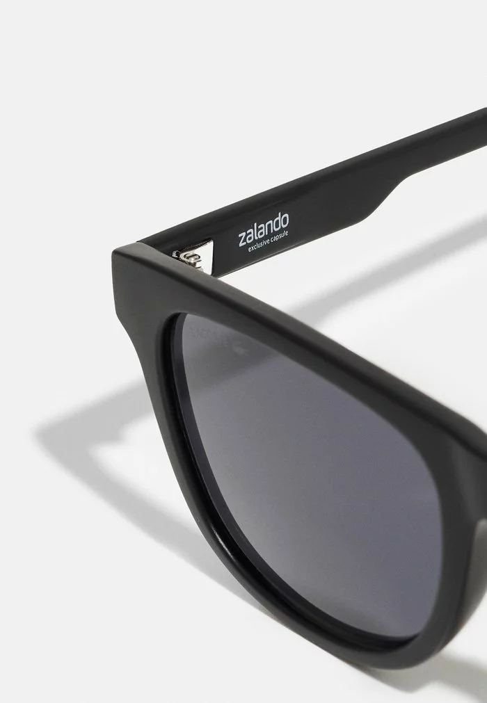 Lacoste UNISEX - Lunettes De Soleil - Black 3 Lacoste UNISEX - Lunettes De Soleil - Black – Image 3