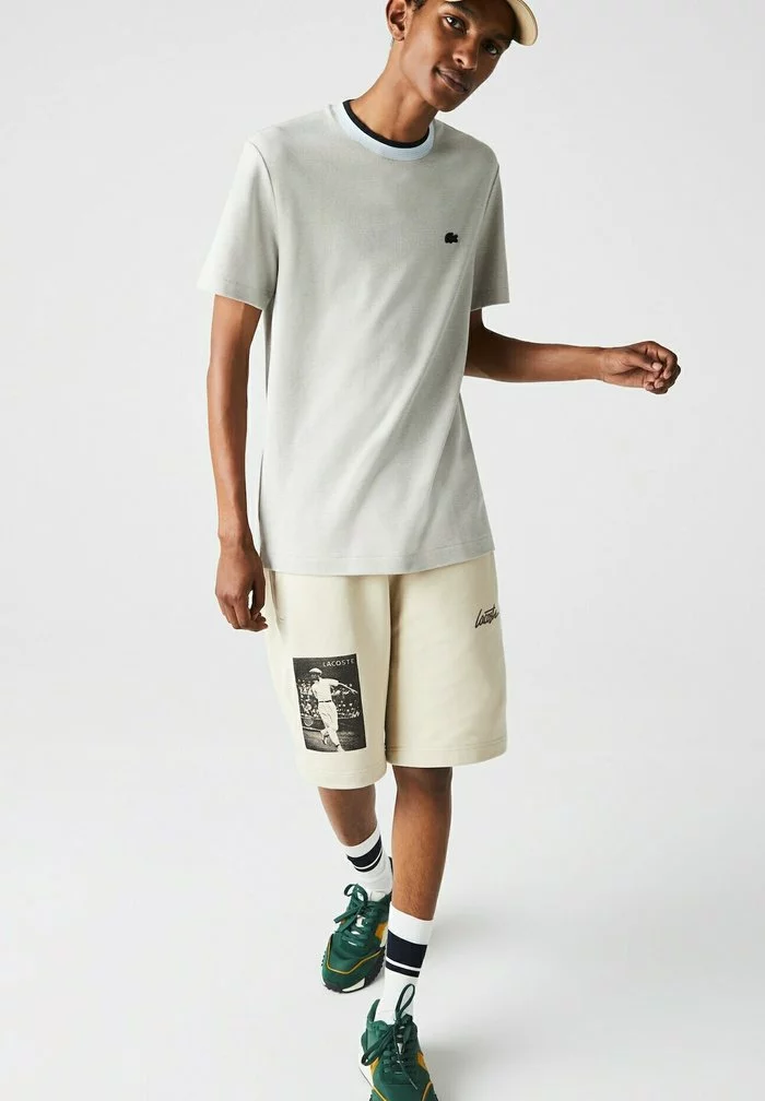 Lacoste T-shirt Basique - Blanc Beige Bleu Clair 2 Lacoste T-shirt Basique - Blanc Beige Bleu Clair – Image 2