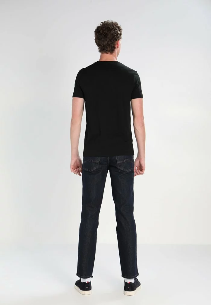 Lacoste T-shirt Basique - Black 3 Lacoste T-shirt Basique - Black – Image 3