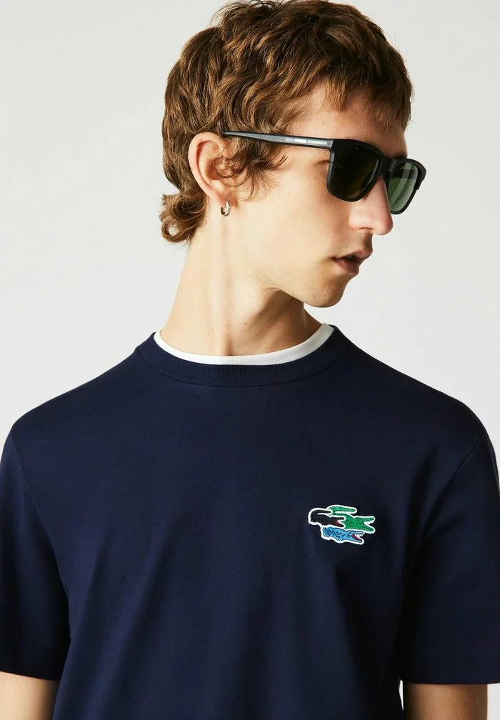 Lacoste T-shirt Basique - Bleu Marine 3 Lacoste T-shirt Basique - Bleu Marine – Image 3