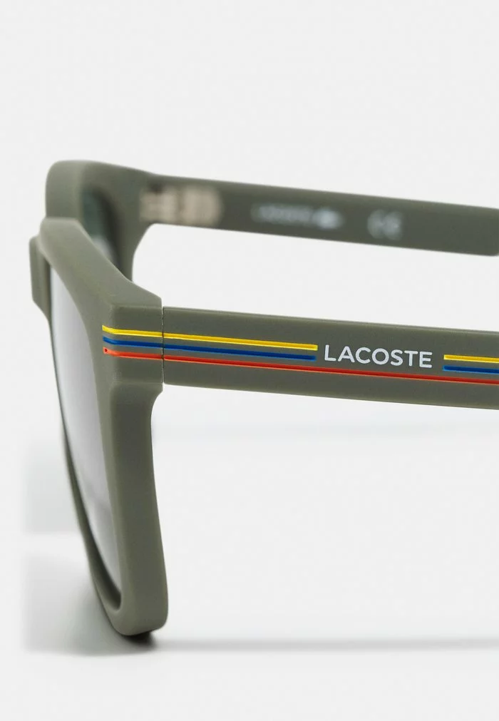 Lacoste Lunettes De Soleil - Matte Green 3 Lacoste Lunettes De Soleil - Matte Green – Image 3