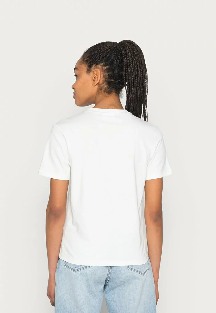 Lacoste T-shirt Basique - Flour 3 Lacoste T-shirt Basique - Flour – Image 3