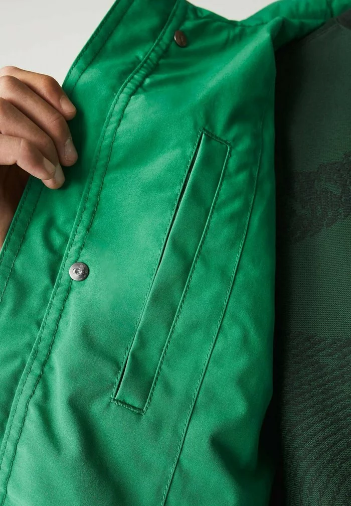Lacoste Veste Légère - Vert 5 Lacoste Veste Légère - Vert – Image 5