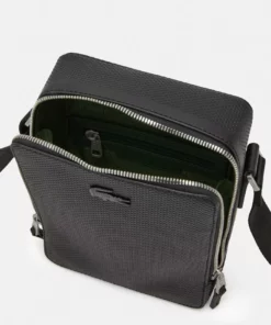 Lacoste CHANTACO - Sac Bandoulière - Noir 6 Lacoste CHANTACO - Sac Bandoulière - Noir -Lacoste Soldes Magasin 8a8d6859391848d89c0171c4d90b7271