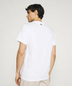 Lacoste T-shirt Imprimé - White 9 Lacoste T-shirt Imprimé - White -Lacoste Soldes Magasin 8bc24c755ce64637af51a31adf57459c