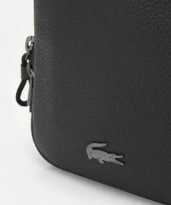 Lacoste SOFT MATE - Sac Bandoulière - Noir 7 Lacoste SOFT MATE - Sac Bandoulière - Noir -Lacoste Soldes Magasin 8c348cd72dcc4f8fb6961544f3f03bf6