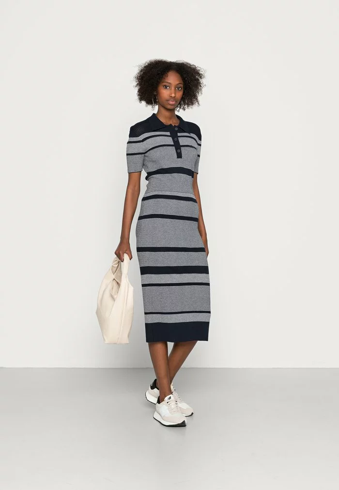 Lacoste Robe Pull - Navy Blue/flour 2 Lacoste Robe Pull - Navy Blue/flour – Image 2