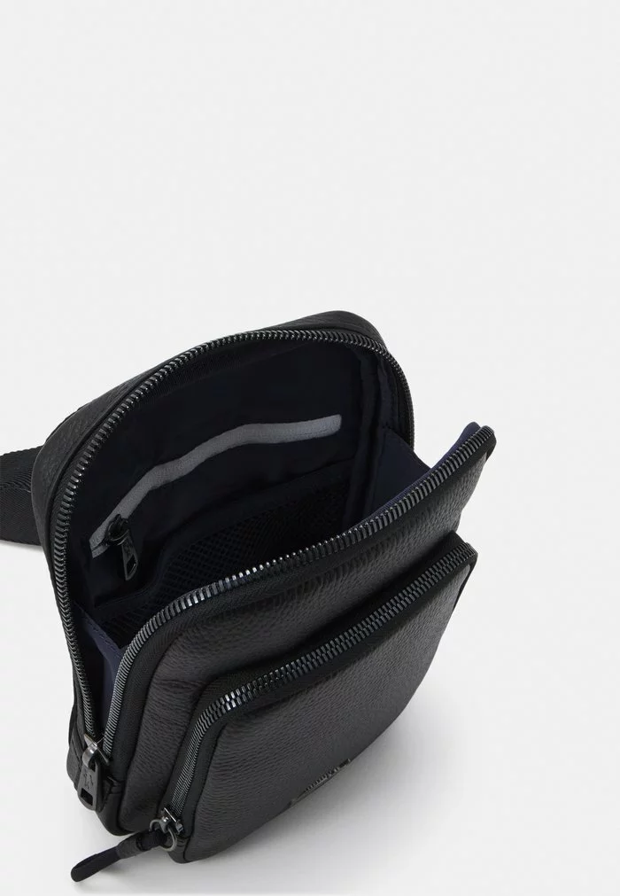 Lacoste SOFT MATE - Sac Bandoulière - Black 6 Lacoste SOFT MATE - Sac Bandoulière - Black – Image 6