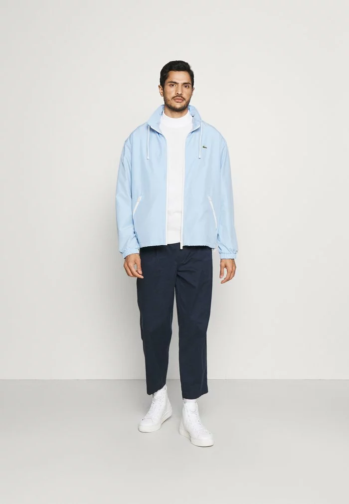 Lacoste Veste Légère - Light Blue 2 Lacoste Veste Légère - Light Blue – Image 2