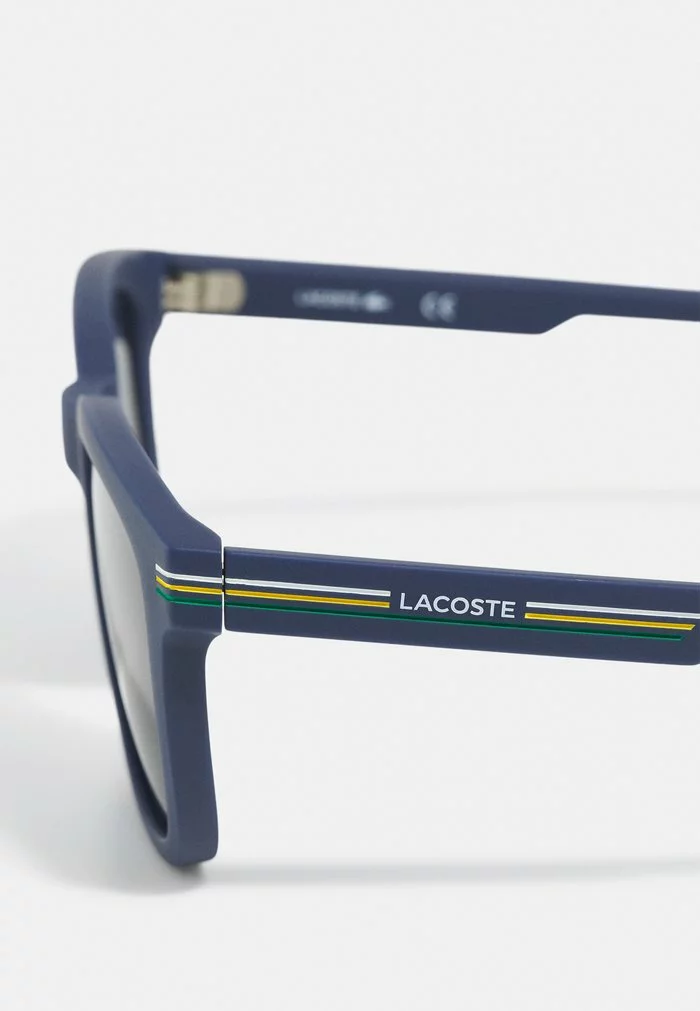 Lacoste Lunettes De Soleil - Matte Blue 3 Lacoste Lunettes De Soleil - Matte Blue – Image 3