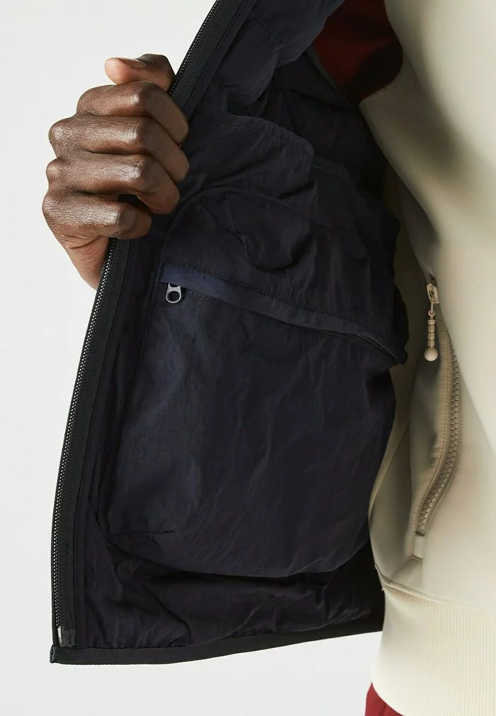 Lacoste PLUS - Veste Sans Manches - Vert 5 Lacoste PLUS - Veste Sans Manches - Vert – Image 5