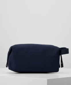 Lacoste NEOCROC - Trousse De Toilette - Peacoat -Lacoste Soldes Magasin ae9fa7bd99fe4fb0b91fd7ae5732bf1f